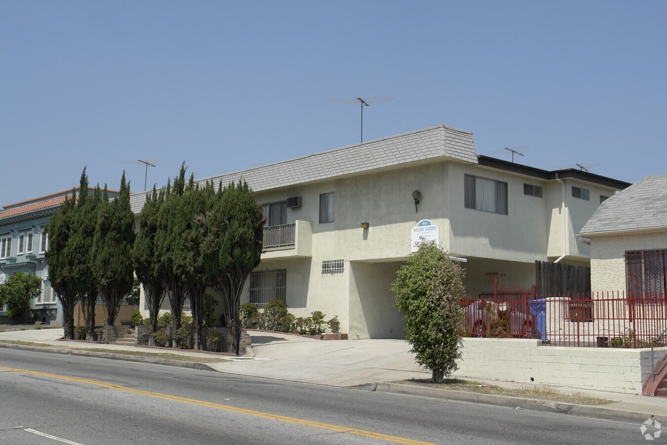 Photo - 610 N Wilton Pl