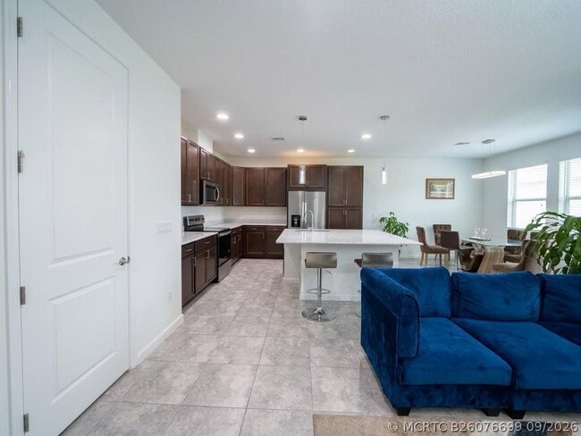 16483 Helix Ct