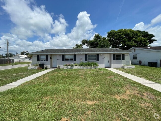 Building Photo - 2/1 in New Port Richey Rental
