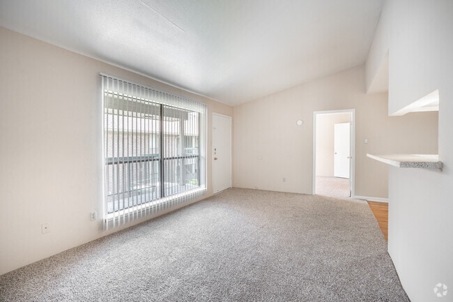 2BR, 2BA - 987SF - Living Room