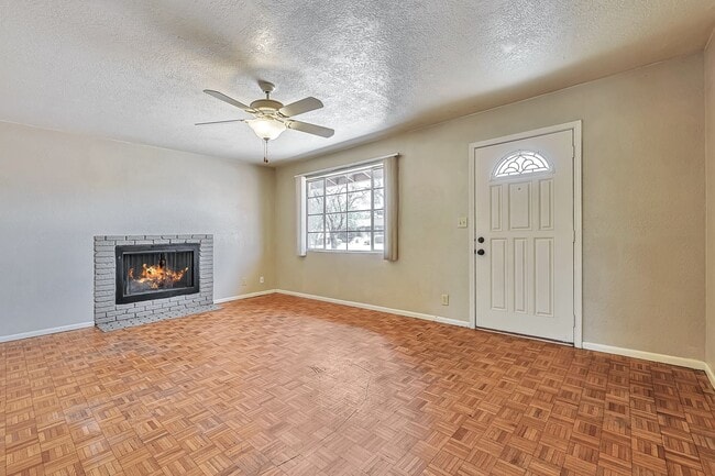 Photo - WALK TO ASU. 6 Bed 4 Bath right near campus