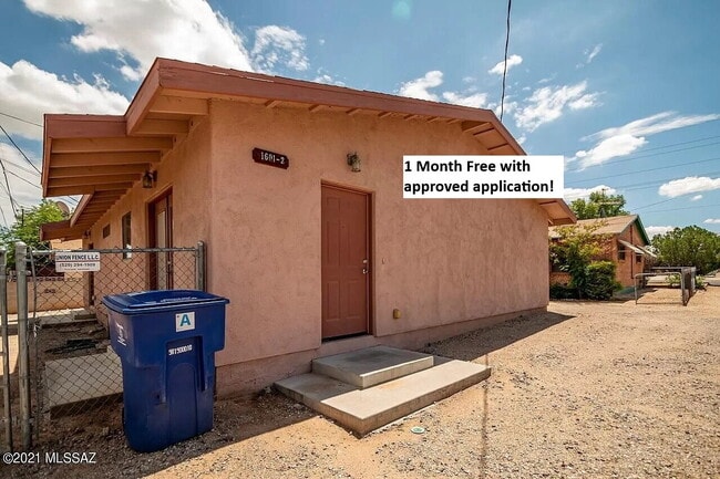 Building Photo - One month of FREE RENT
3 Bedroom with wate... Unit 2