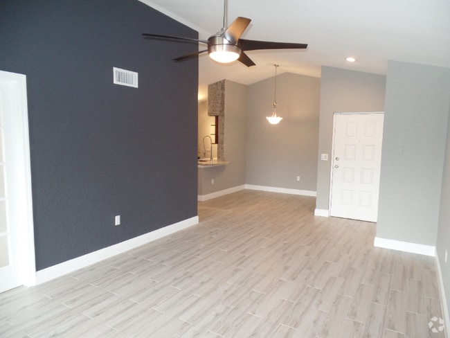 Building Photo - 2803 N Oakland Forest Dr Rental