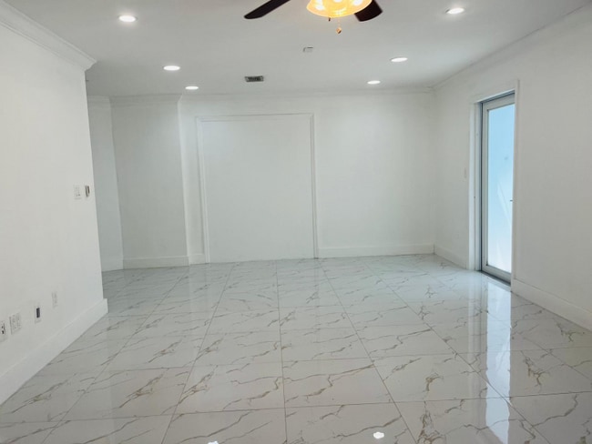 Photo - 16400 NW 82nd Ct Unidad 1
