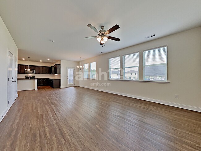 Photo - 106 Samara Ln