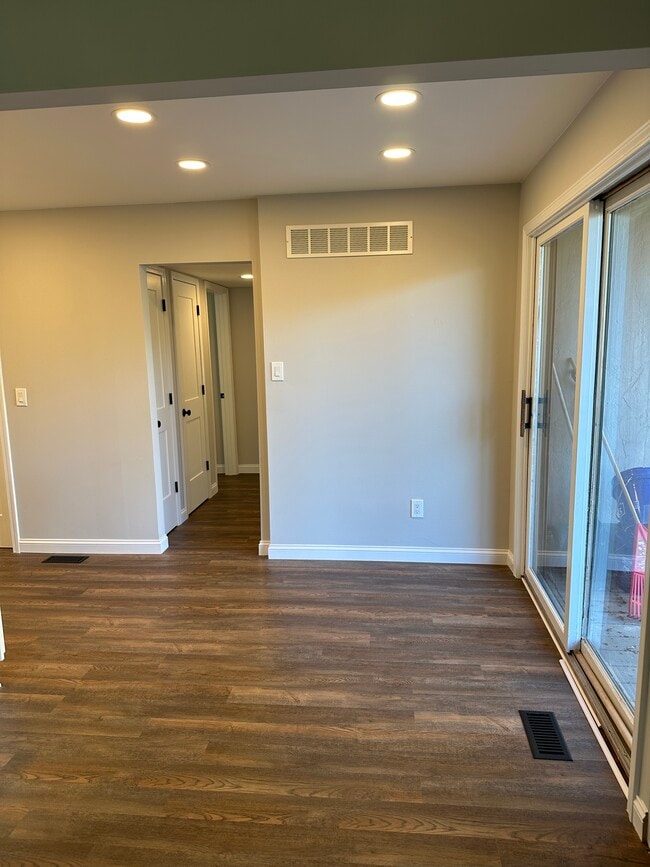 Photo - 554 S 7th St