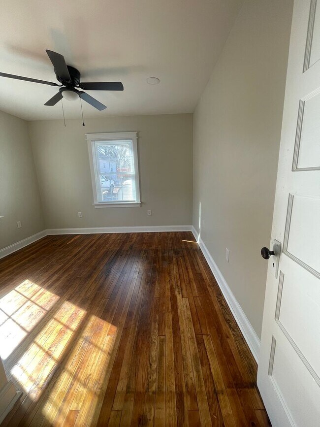 Photo - 713 E 2nd St