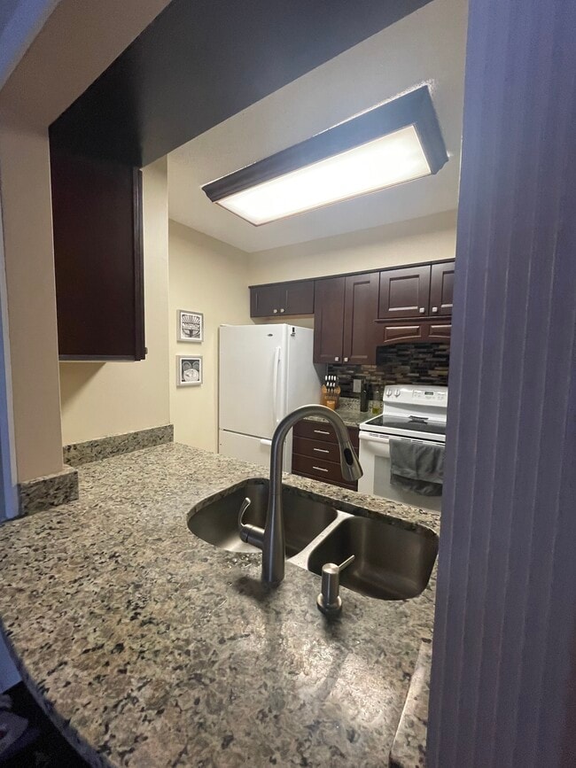 Kitchen - 19 Meadow Ridge E Unit #19 Building F