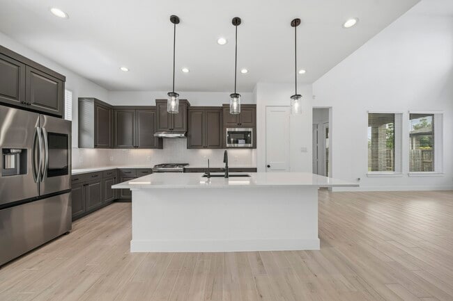 Photo - 7422 Netherfield Ln
