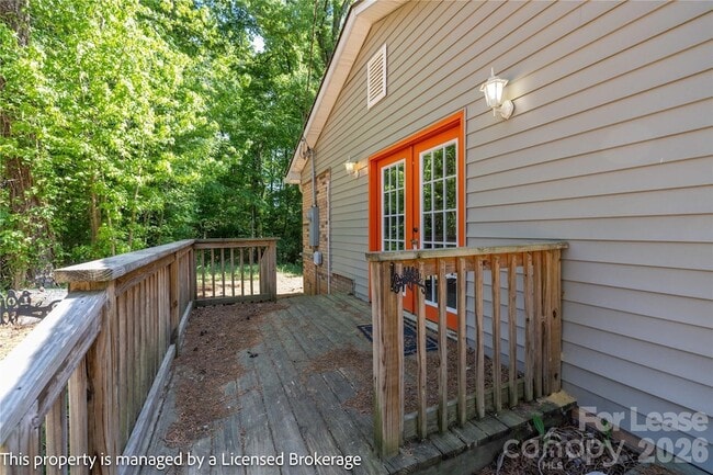 Photo - 234 Poplin St