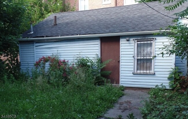 Building Photo - 247 Inslee Pl