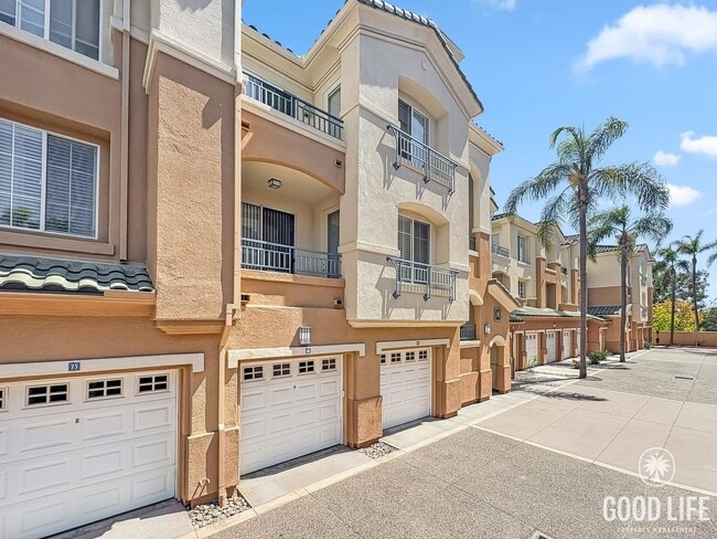 Building Photo - Charming 2-Bedroom Home with Resort-Style ...