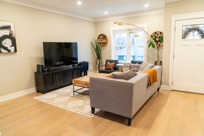 Photo - 279 Suffolk Ave Townhome