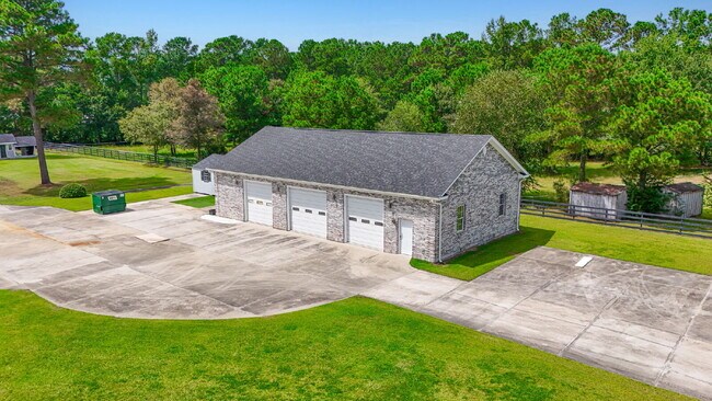 Photo - Peaceful and Luxury Living on 3+ Acres