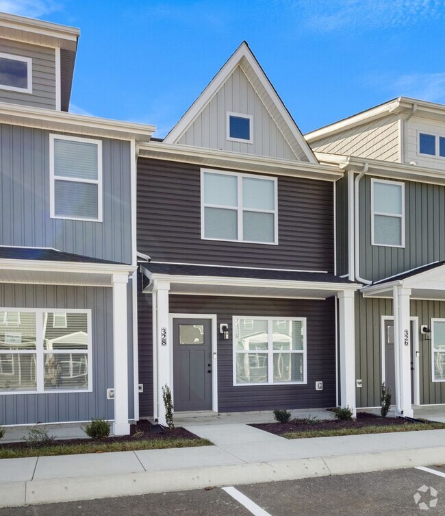 Building Photo - Beautiful Townhome in Clarksville!