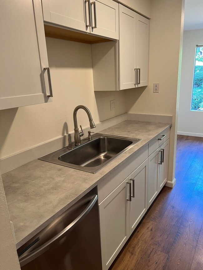 Photo - Newly renovated 2 bed x 1 bath on top floor in Kirkland!