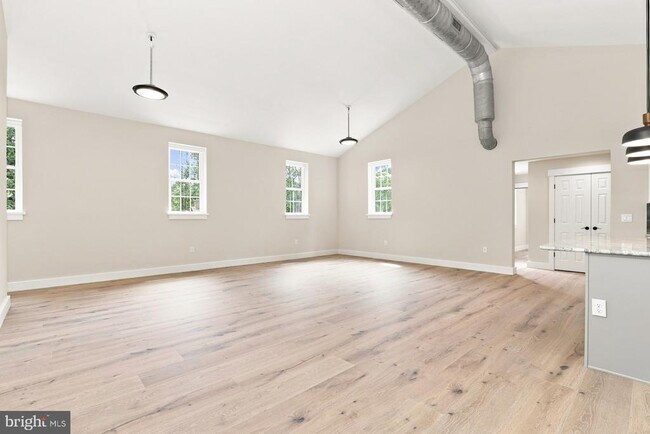 Photo - 5567 Pennell Rd