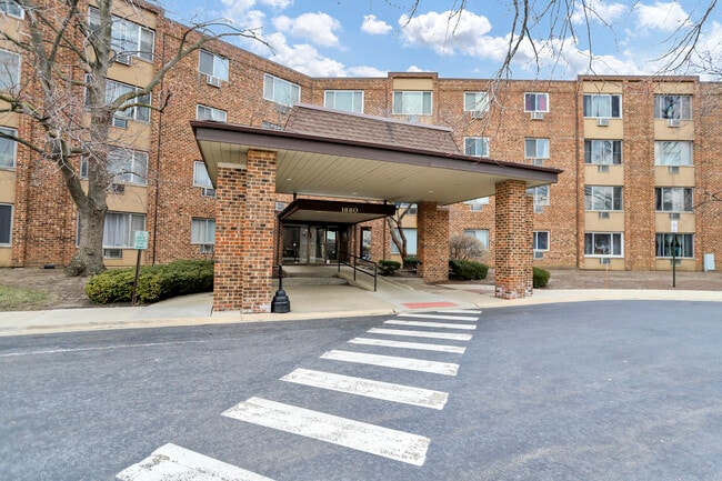 Building Photo - 1880 Bonnie Ln