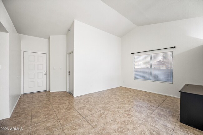 Photo - 2943 E Irwin Ave