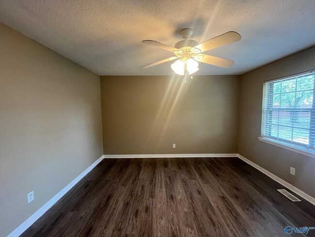 Photo - 726 Larkwood Cir SW