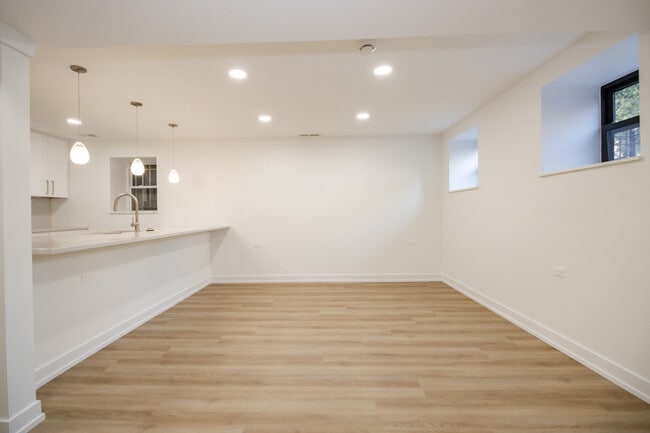 Photo - 1139 N Winchester Ave