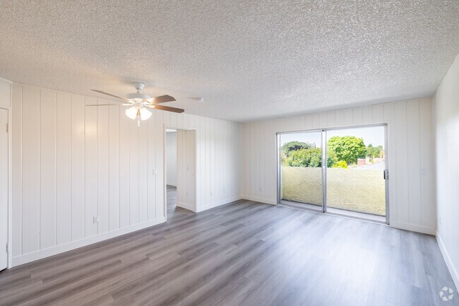 1BR, 1BA - 850SF - Living Room - Nelk Manor