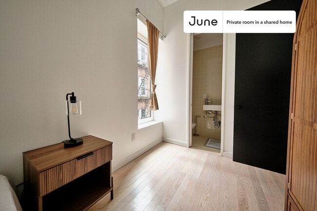 Room in Shared 4 bed/4 bath home in Ditmas Park