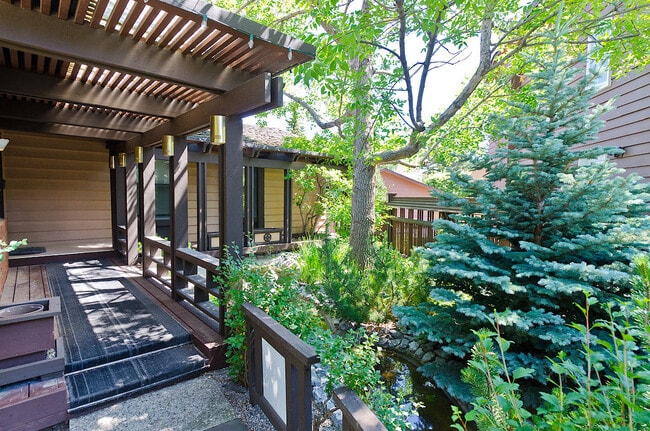 Photo - 740 Coach Bluff Crescent SW