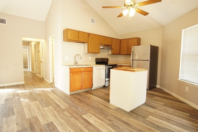 Photo - 1912 Hubbard St