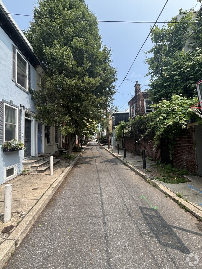Building Photo - 766 S Harshaw St Rental