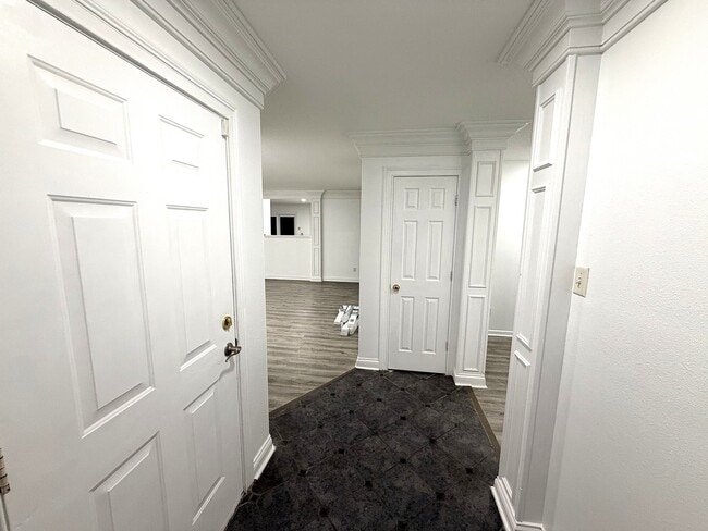 Building Photo - 10882 Emery Dr