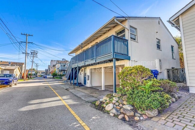 Building Photo - 671 Mermaid Ave Unit 1