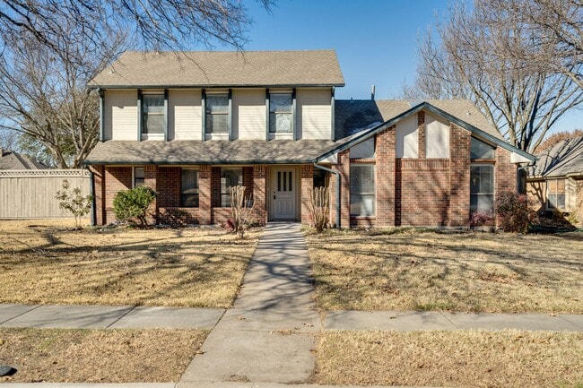 Building Photo - Beautiful home with Granite counters, carpets, Steel appliances, Fire place, Formal Dining area, ...