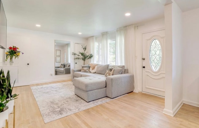 Photo - 964 Scott Cir