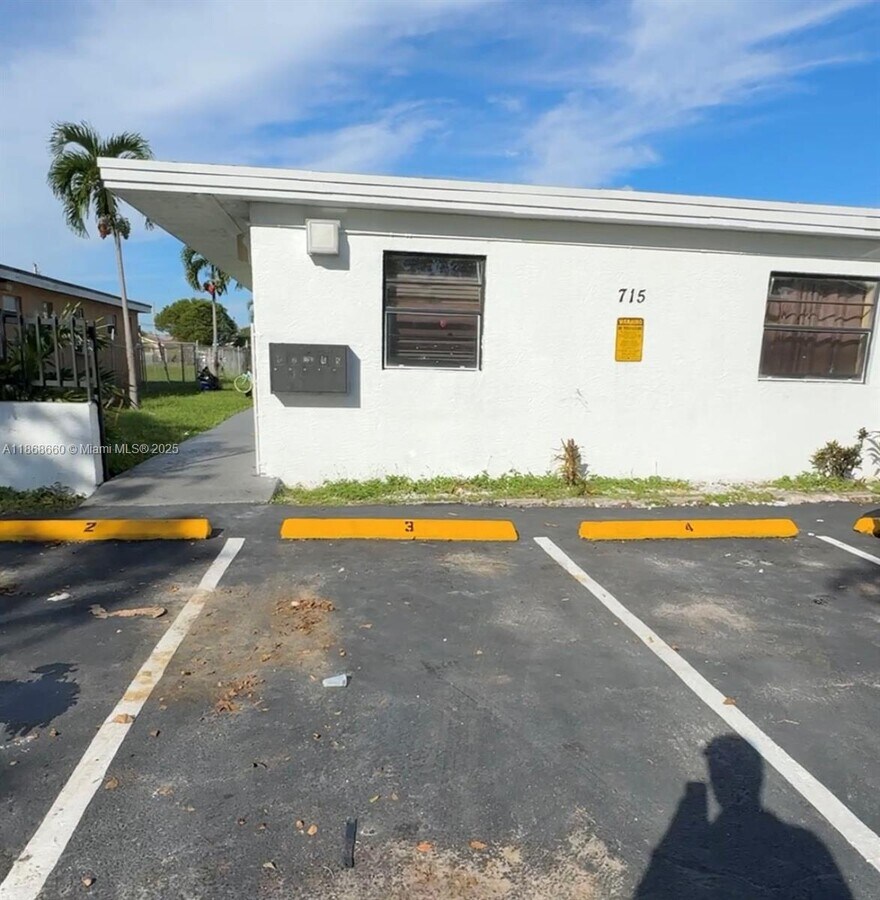 Photo - 715 NW 7th Ave Unit 1-5