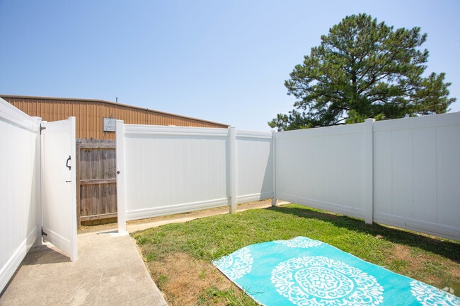 2HAB, 1.5BA - 944 ft²- Patio - Newport Crossing Townhomes