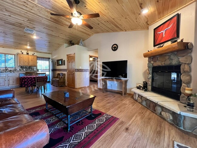 Photo - 2344 Buffalo Loop