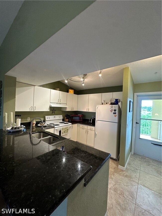 Building Photo - 8264 Key Royal Cir Unit 831