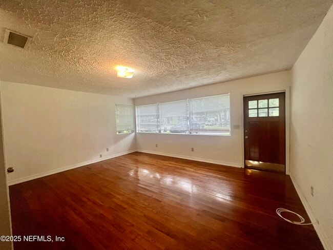 Photo - 3340 Sunnybrook Ave N