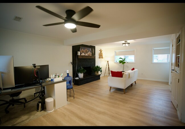 Photo - 303 Quebec St