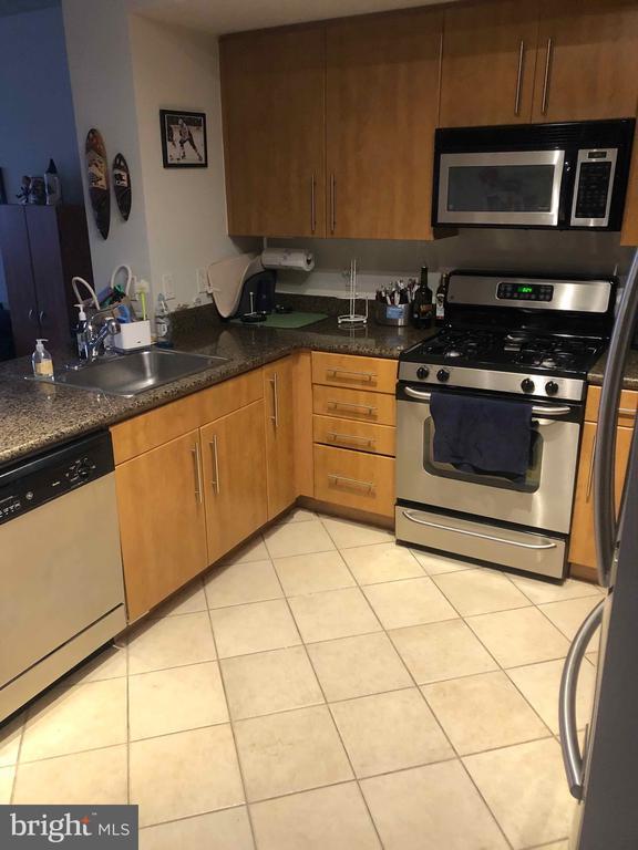 Photo - 1021 N Garfield St Unidad 215