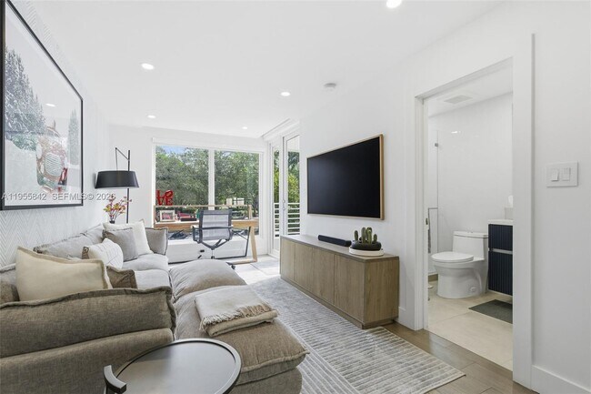 Photo - 454 Fernwood Rd