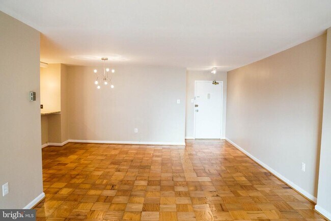 Photo - 1300 Army Navy Dr Unit 1015