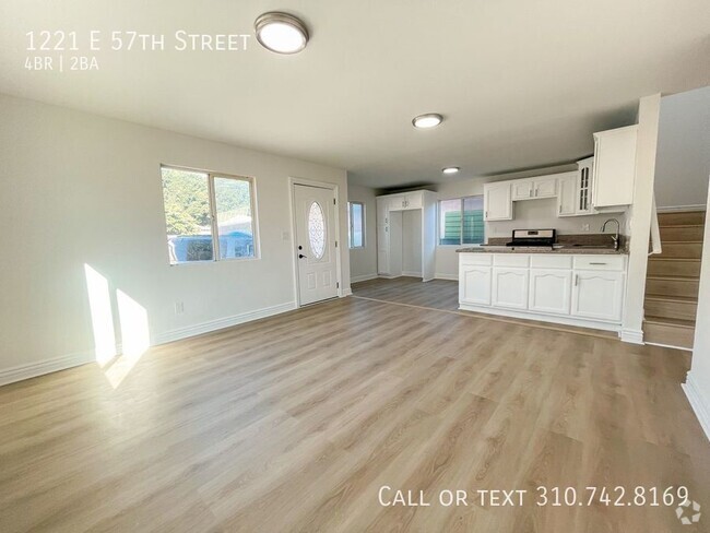 Building Photo - Beautiful duplex 4 bedrooms 2 bathrooms fo... Rental