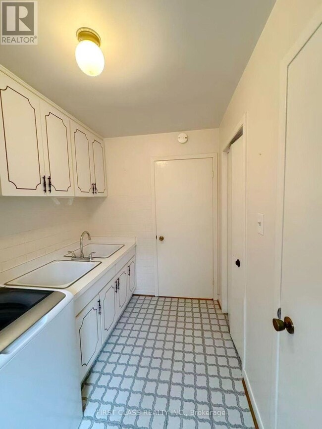 Photo - 1353 Myron Dr