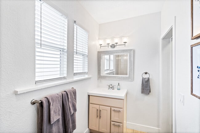 Photo - 4411 Logan St