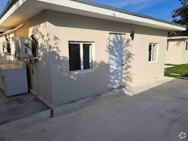 Building Photo - 21900 Cutler Bay Rental