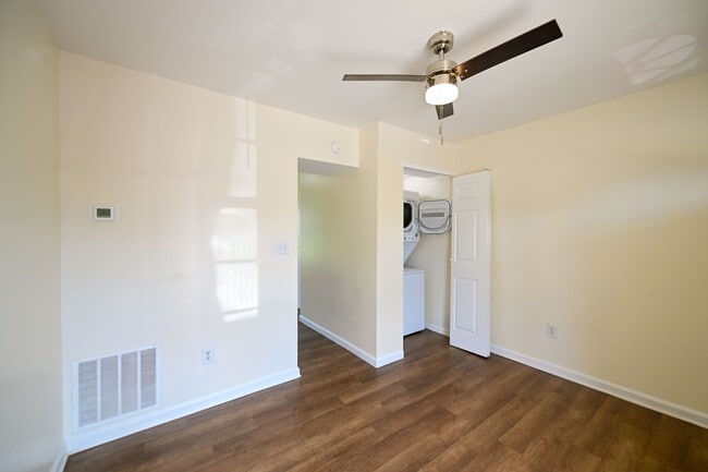 Building Photo - 2 W 2nd St Rental