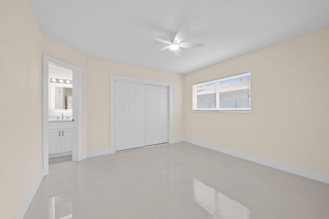 Photo - 832 NE 12th Ave