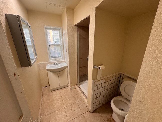 Photo - 2004 W Lincoln Ave